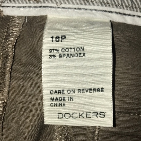 Woman’s size 16 petite Khakis pants BRAND NEW - Picture 2 of 5